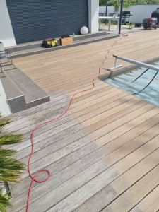 Photo de galerie - Dégrisement de terrasses sans eau ni produits chimiques 