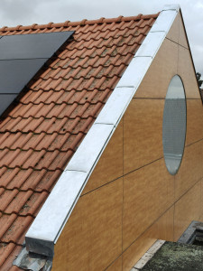 Photo de galerie - Pose de couvre mur zinc a agrafage  
