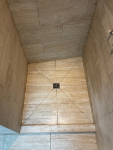 Photo de galerie - Douche à l’italienne en pointe de diamant 