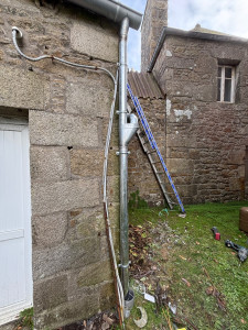 Photo de galerie - Pose d’un tuyau de descente 