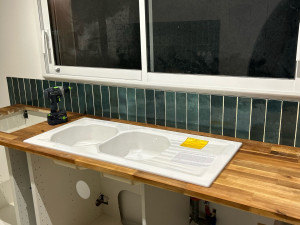 Photo de galerie - Installation de cuisine, pose de crédence, évier, montage de meubles