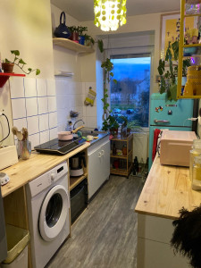 Photo de galerie - Petite rénovation d’une cuisine dans’ un logement en location à moindre coût. Réutilisation des meubles existants , achat minimum de quelques planches, et du matériel disponible.