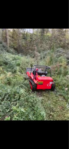 Photo de galerie - Broyage roncier avec robot sur chenille spécial pente 