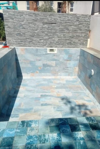 Photo de galerie - Pose carrelage piscine
