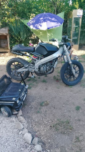 Photo de galerie - Passage d'une derbi gpr en café racer 