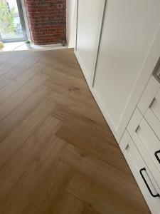 Photo de galerie - Parquet clipsé St Maclou plus dressing Ikéa