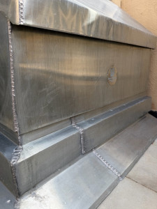 Photo de galerie - Habillage en zinc façonné sur place et soudure à l’étain