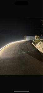 Photo de galerie - Installation d’un éclairage sous détecteur de mouvement en type de bandeau les étanche pour éclairer l’allée afin de faciliter les manœuvre de véhicules la nuit 