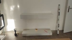 Photo réalisation - Montage meubles en kit - Ismail (Homme toutes mains) - Perpignan (Saint-Martin 4) : Montage meuble et fixation au mur. 