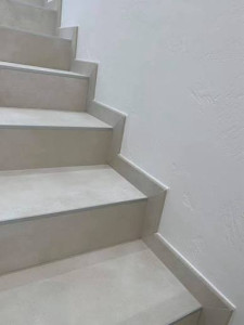 Photo de galerie - Pose de plinthes Escalier 