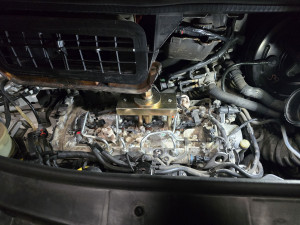 Photo de galerie - Démontage injecteur sur moteur M9R avec outillage spécifique.