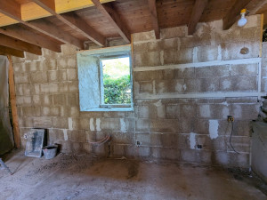 Photo de galerie - Pose de blocs de chaux chanvre.