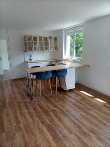 Photo de galerie - Rénovation entière d'un appartement : placo , bandes,  peinture , isolation , pose de sol pvc clipsable,  pose de cuisine 