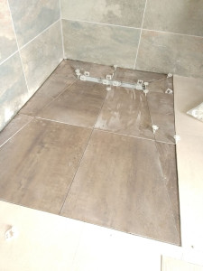 Photo de galerie - Bac à douche en carrelage 