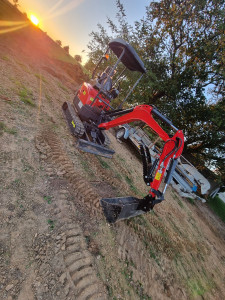 Photo de galerie - Location mini pelle avec chauffeur 