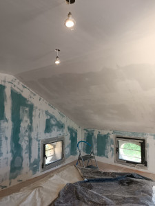 Photo de galerie - Première passe d'enduit des murs et plafonds 