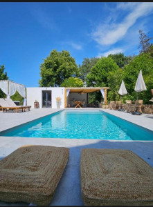 Photo de galerie - Création picine pose  de carrelage et pool housse  et muret en pierre 

