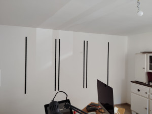 Photo de galerie - Fixer des rails pour un bibliothèque.