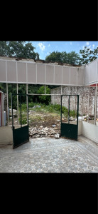 Photo de galerie - Après l’évacuation des bois, nettoyage et remise au propre de la zone d’intervention. Terrain dégagé et débarrassé des déchets pour un résultat propre et soigné.