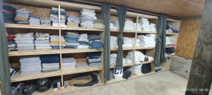 Photo de galerie - Ménage avec fournitures du linge de maison couleur et blanc