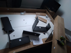 Photo de galerie - Montage et assemblage d’un meuble avec pose des différents éléments et finitions soignées. Travail réalisé avec précision et dans le respect des consignes. »