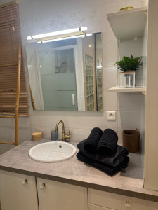 Photo de galerie -     Mise en propreté et préparation de la salle de bain.