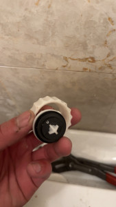 Photo de galerie - Changer le joints de la chasse d’eau 