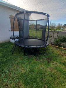 Photo de galerie - Montage trampoline