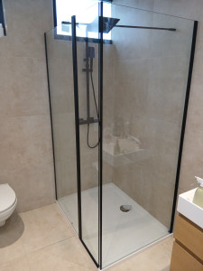 Photo de galerie - Montage de paroi de douche