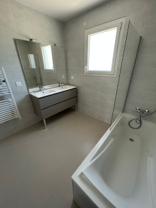 Photo de galerie - Nettoyage après travaux d'une salle de bain 