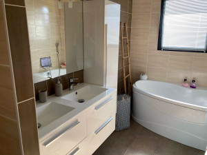 Photo de galerie - Pose meubles salle de bain 