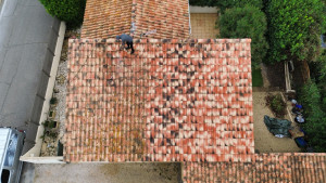 Photo de galerie - Pendant traitement toiture anti-mousse Dalep 2100