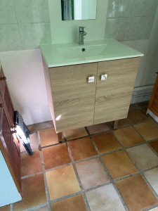 Photo de galerie - Pose d un meuble lavabos