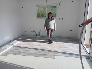 Photo de galerie - Pose de parquet pose cuisinetapisserie renovation meuble