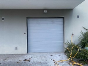Photo de galerie - Remplacement porte garage par baie vitrée AVANT 