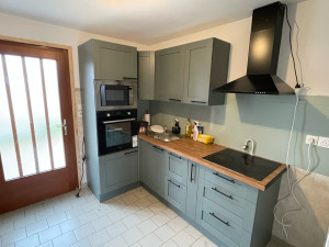 Photo de galerie - Réalisation d’une cuisine avec pose de crédence collée.