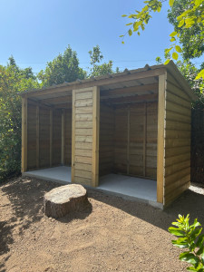 Photo de galerie - Bûcher avec dalle béton 