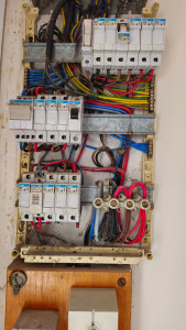 Photo de galerie - Tableau électrique avant intervention 