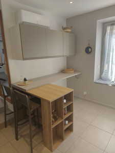 Photo de galerie - Accroche d'éléments haut de cuisine.