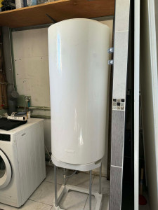Photo de galerie - Remplacement d’un ballon 200 litres par un ballon 300 litres stéatite sur socle