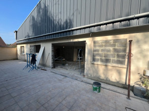 Photo de galerie - Ouverture façade pour pose de baie vitrée 