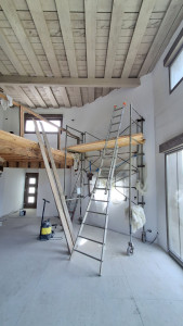 Photo de galerie - Pose de la sous-couche avant peinture. Hauteur 11 m.
Surface à traiter 240 m²