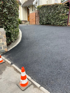 Photo de galerie - Enrobé avec borduration pavé 