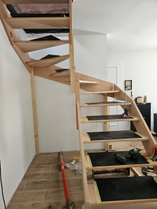 Photo de galerie - Pose d'un escalier pour aménage

ment de comble 
