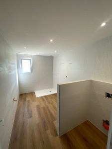 Photo de galerie - Pose parquet pvc dans une salle de bain - Taupont 
