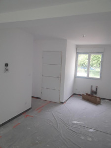 Photo de galerie - Petite chambre est finie en peinture murs et plafond 