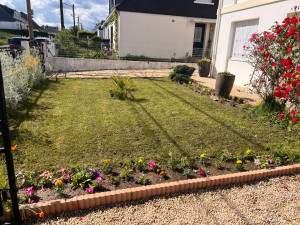 Photo de galerie - Création de pare terre fleuri avec tonte