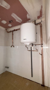 Photo de galerie - MAGNIFIQUE raccordement d’un chauffe-eau électrique en cuivre, la matière la plus DURABLE, MAGNFIQUE et beaucoup davantage?