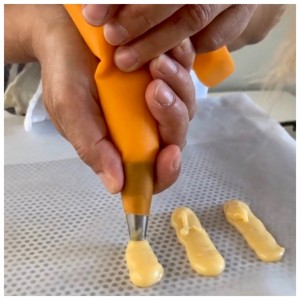 Photo de galerie - Cours de pâtisserie : mini éclairs 