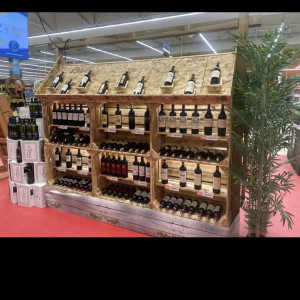 Photo de galerie - Podium pour foire aux vins ?